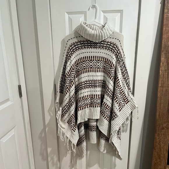 H&M Poncho - Picture 1 of 3